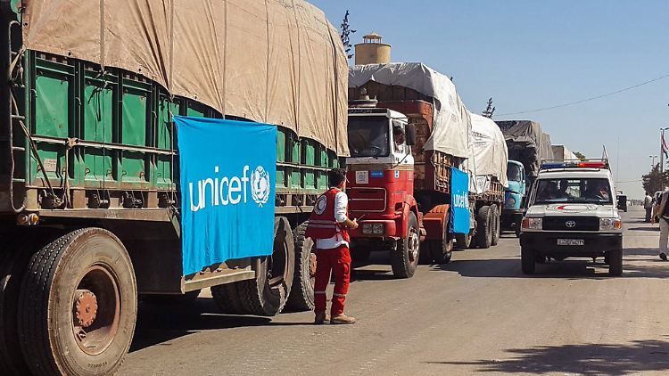 Ein Hilfskonvoi der Vereinten Nationen und des Roten Halbmonds in Syrien.