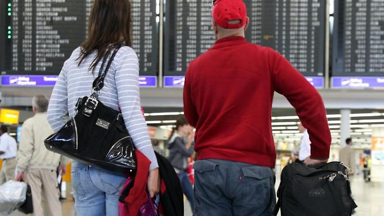 Wenn kein außergewöhnlicher Umstand vorliegt, muss für starke Verspätungen im Regelfall die Airline eine Ausgleichszahlung an Reisende zahlen. 