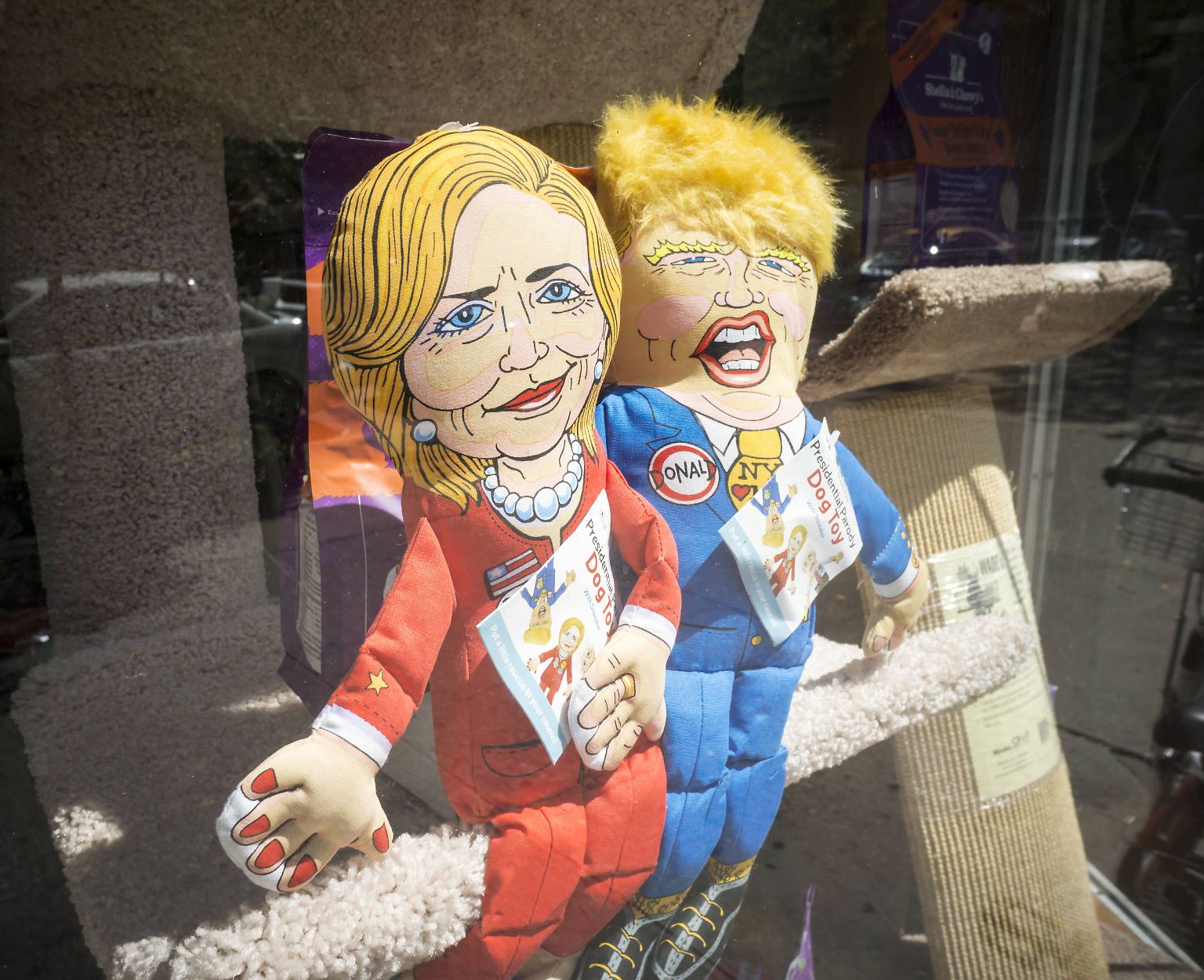 Egal ,wer am Ende in das Weiße Haus einzieht, einen Oscar für "Facettenreichtum im Wahlkampf" hätten sich Hillary Clinton und Donald Trump verdient. 