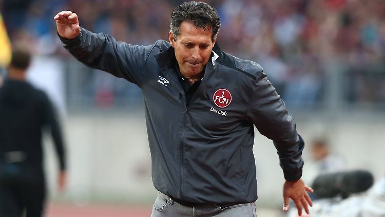Für Nürnbergs Trainer Alois Schwartz wird die Luft immer dünner.