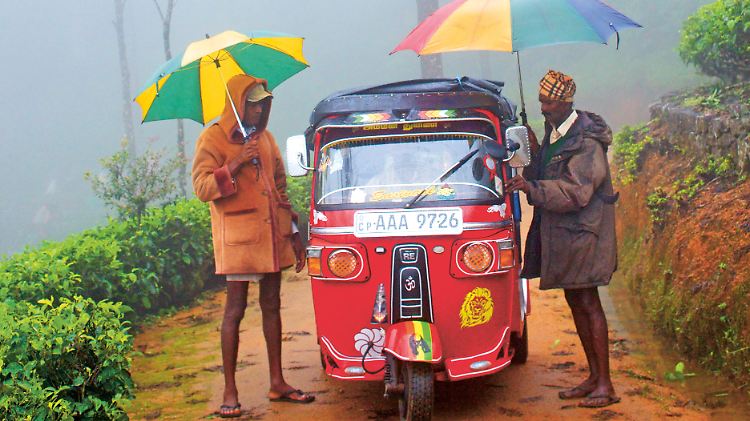 Typisch indisch: Tuktuk bei Monsun.