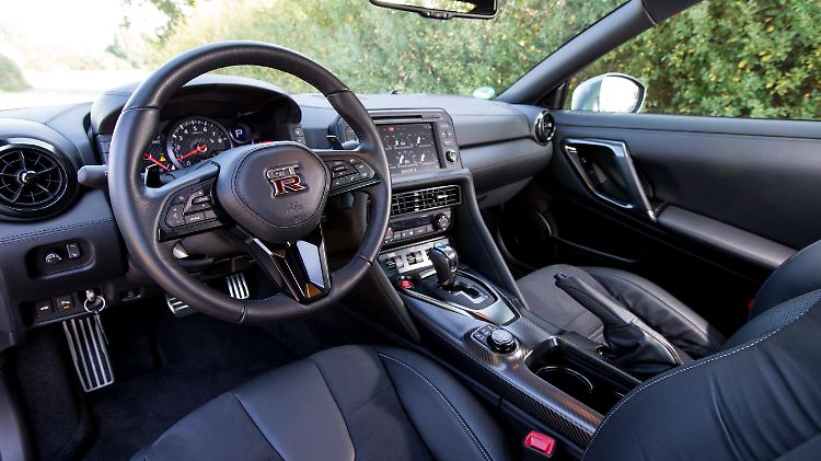 Wesentlich mehr Luxus als der Vorgänger bietet jetzt der Innenraum des Nissan GT-R.