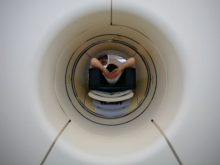 Die behandelnden Ärzte hatten es versäumt, noch am Aufnahmetag einen Neurologen zur Beurteilung des CT hinzuzuziehen.