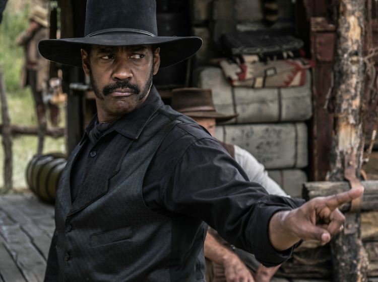 Denzel Washington spielt den Revolverhelden-Anführer Sam Chisolm.