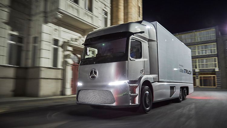 Der Mercedes Benz Urban eTruck feiert auf der Nutzfahrzeug-IAA seine Weltpremiere. 