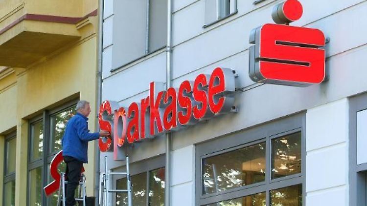 Die Berliner Sparkasse erhöht Gebühren für die Girokoten.