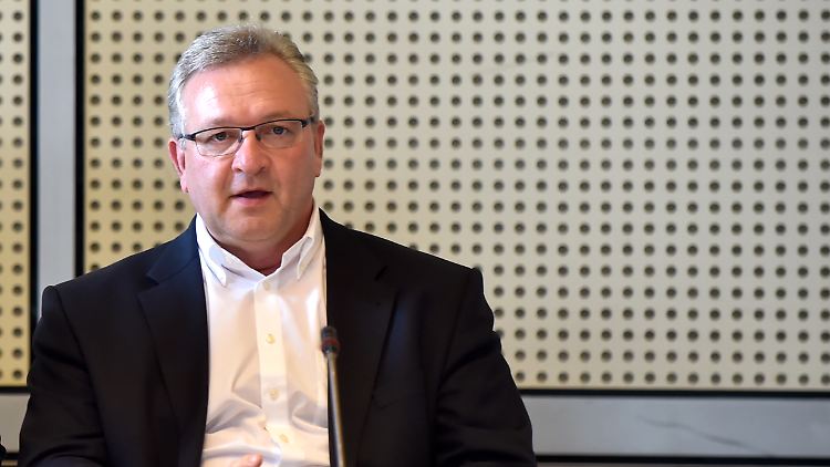 Frank Henkel äußert sich nicht konkret, bietet aber ein Gespräch an.
