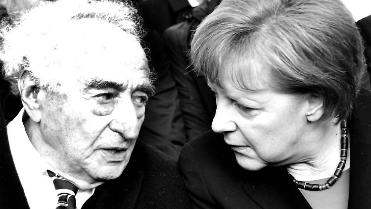 Angela Merkel und Max Mannheimer im Gespräch bei der Gedenkfeier zum 70. Jahrestag der Befreiung des Konzentrationslagers Dachau.