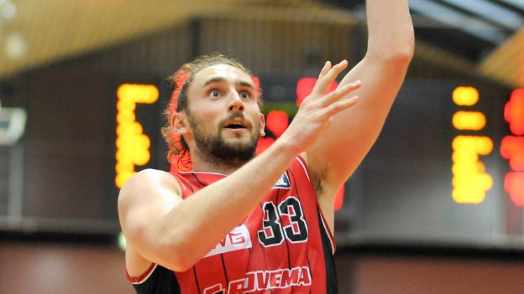 Marco Völler hat erst mit 14 Jahren vom Fußball zum Basketball gewechselt.