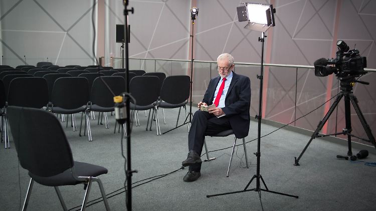 An der Parteispitze war es zuletzt einsam geworden um Jeremy Corbyn. Nach seiner Wiederwahl zum Labour-Chef soll sich das ändern.