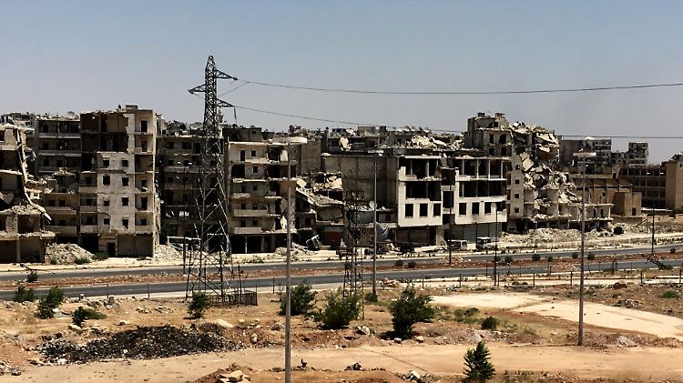 Mehr als vier Jahre Bürgerkrieg haben Aleppo komplett verwüstet: Diese Aufnahme zeigt zerstörte Gebäude im südlich gelegenen Vorort Al-Ramouseh.
