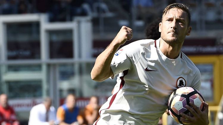 "Auguri Capitano": Für Francesco Totti zählt nur der AS Rom.