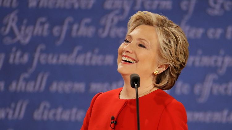 Clinton gilt als distanziert und wenig authentisch. Bei der Debatte kam sie meist relativ unverkrampft rüber.
