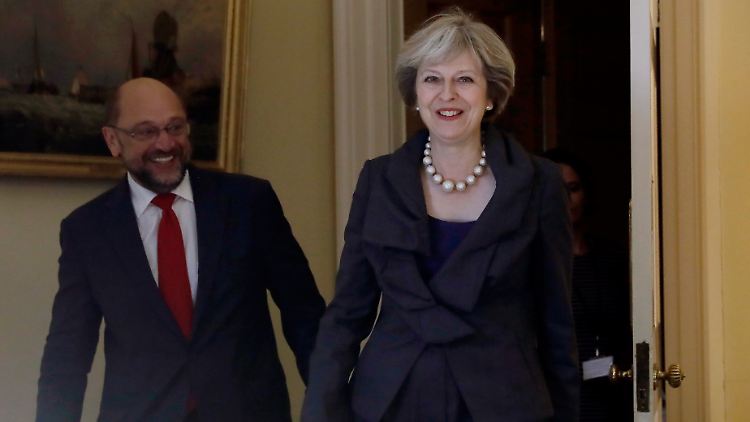 EU-Parlamentspräsident Martin Schulz trifft die neue britische Premierministerin Theresa May. Die muss den Brexit abwickeln, obwohl sie eigentlich dagegen war.