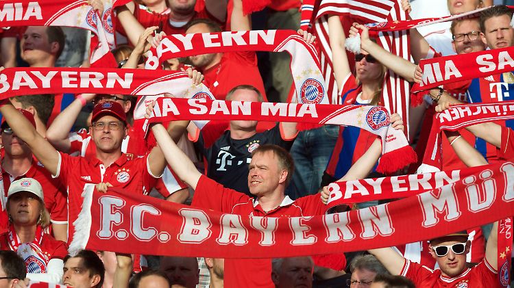 Wie lange trägt dieses Geschäftsmodell? Fans des FC Bayern, mutmaßlich guter Dinge.