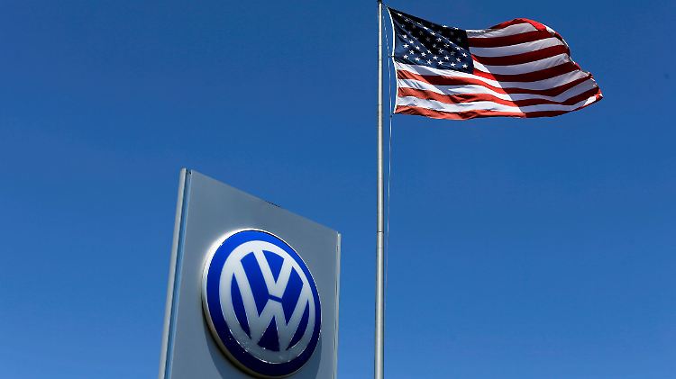 Minus vier Prozent: Die Kursverluste bei VW belasten den deutschen Leitindex.