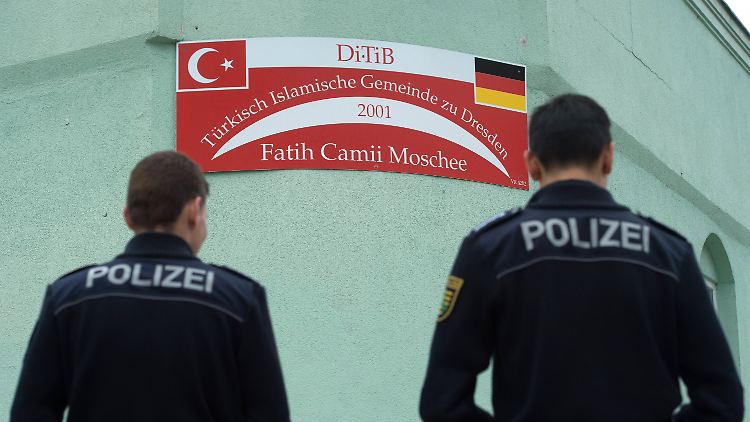 Ein Anschlag wurde auf die Fatih Camii Moschee in Dresden verübt.