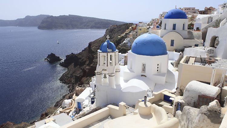 Santorini ist nicht nur bei Deutschen sehr beliebt - seit Jahren stürmen auch Chinesen das Archipel.