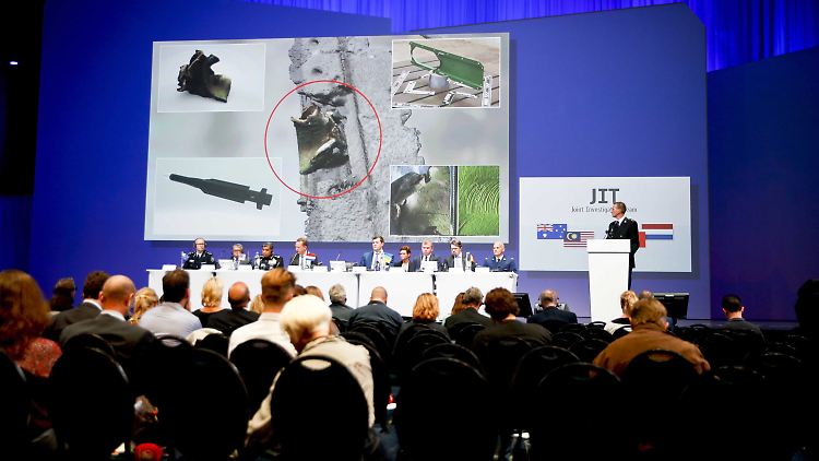 Täglich 100 bis 200 Mitarbeiter arbeiteten bei den Internationalen Ermittlern des sogenannten Joint Investigation Teams über einen Zeitraum von zwei Jahren, um Beweise für den Abschuss von MH17 zu finden.