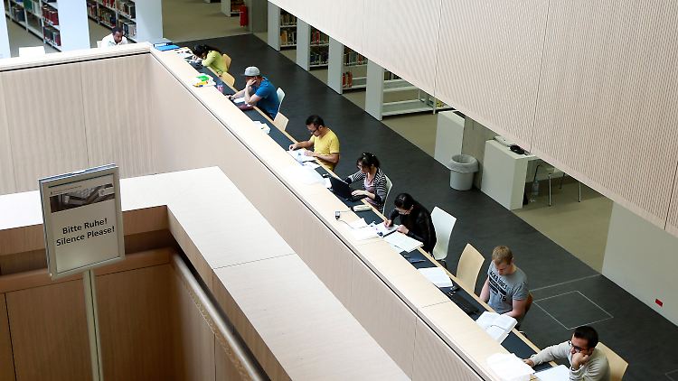 In 90 Prozent der Fälle führt ein Hochschulstudium spätestens nach fünf Jahren zu Erwerbstätigkeit, so die Studie.