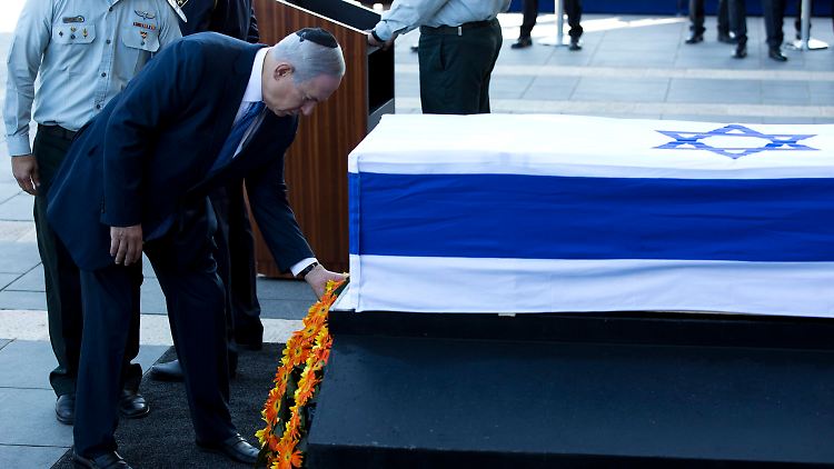 Benjamin Netanjahu zollt Schimon Peres seinen Respekt.