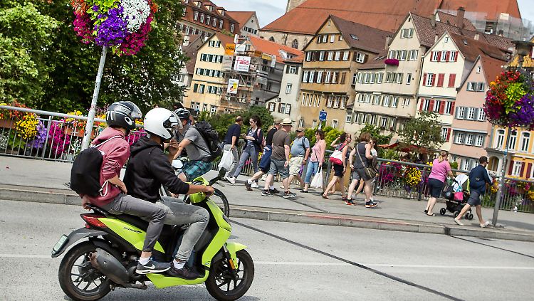 Mopeds und Roller sollen künftig aus dem Tübinger Stadtbild verschwinden.