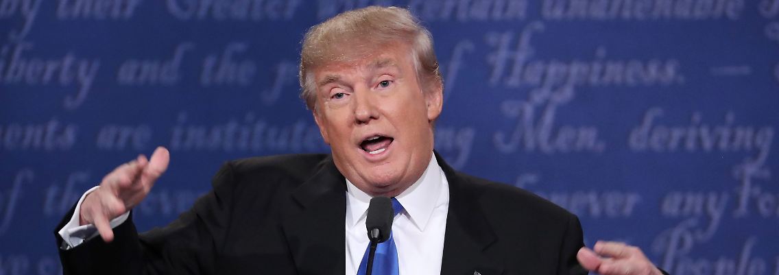 Donald Trump weigert sich, seine Steuererklärung zu veröffentlichen. Das ist in den USA eigentlich so üblich, wenn man sich als Präsident bewirbt.