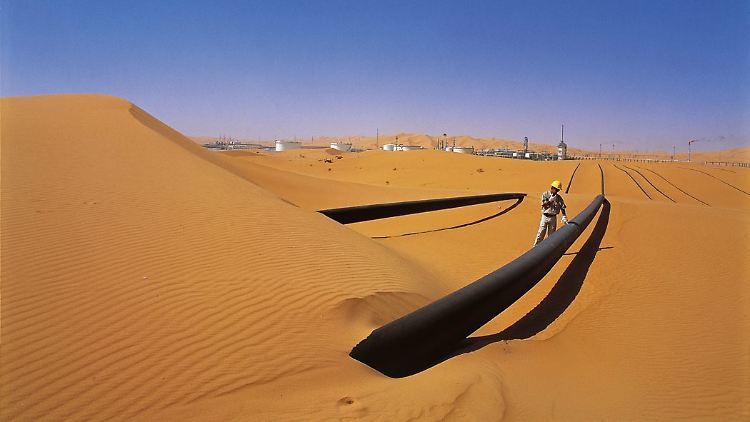 Die Opec beweist Handlungsfähigkeit: Pipelines in der Sandwüste im Süden Algeriens.