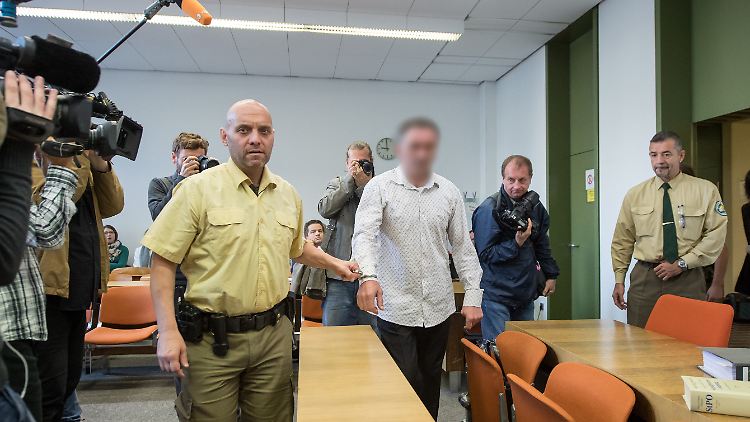 Der 52-jährige Angeklagte gab im Prozess zu, Waffen geschmuggelt zu haben.