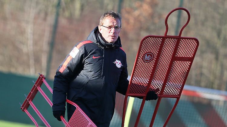 RB-Sportdirektor Ralf Rangnick betont immer wieder, dass die Leipziger bei ihrer Nachwuchsarbeit auch auf die Persönlichkeitsentwicklung wert legen.