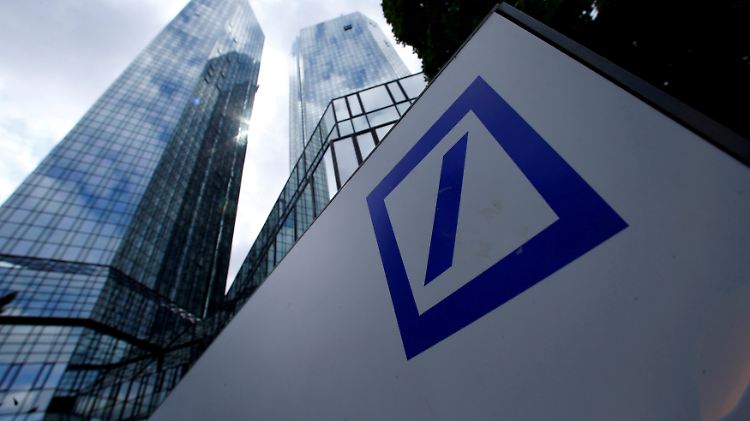 Mehrere Hedgefonds fahren ihr Engagement bei der Deutschen Bank zurück.