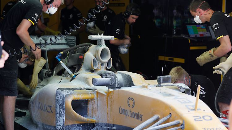 Fahrtüchtig ist der Renault von Magnussen nach dem Brand erstmal nicht mehr.