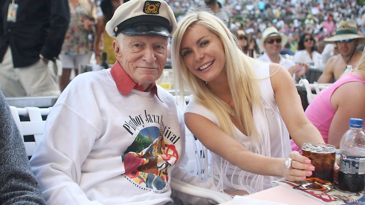 Hugh Hefners öffentliche Auftritte sind rar geworden. Diese Aufnahme mit seiner Frau Cystal ist aus dem Jahr 2013. 