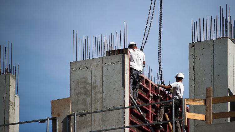 Insgesamt soll die Beschäftigung 2017 auf 43,9 Millionen Arbeitsplätze steigen.