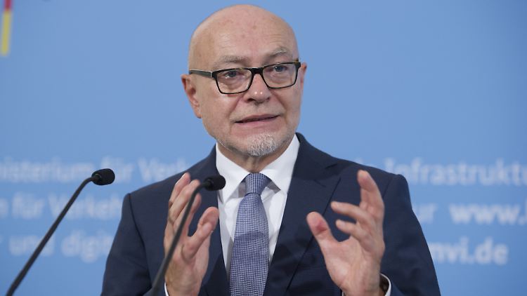 Der ehemalige Verfassungsrichter Udo di Fabio hat den Vorsitz des Gremiums und will sein Hauptaugenmerk vor allem auf den Menschen legen. 