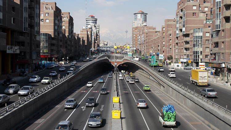 Weniger als jeder Zehnte im Iran besitzt ein Auto - das soll sich ändern.