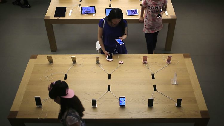 Im Applestore liegen iPhones, iPads und Co. im Wert von mehreren Zehntausend Euro aus.