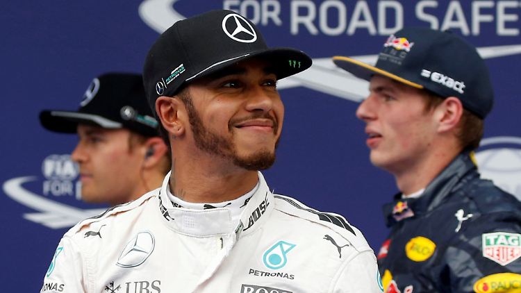 Durchaus gut gelaunt: Lewis Hamilton.