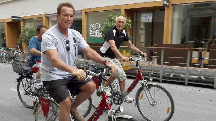 Mit dem Fahrrad war Arnold Schwarzenegger auch schon 2012 in Graz unterwegs.