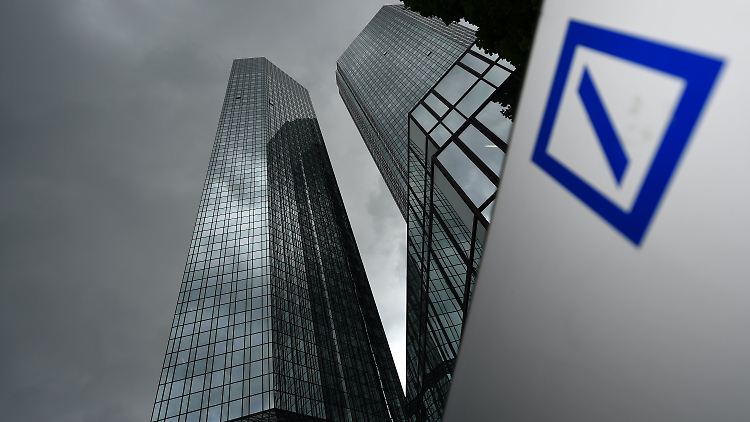 Kunden der Deutschen Bank haben es momentan nicht immer leicht.