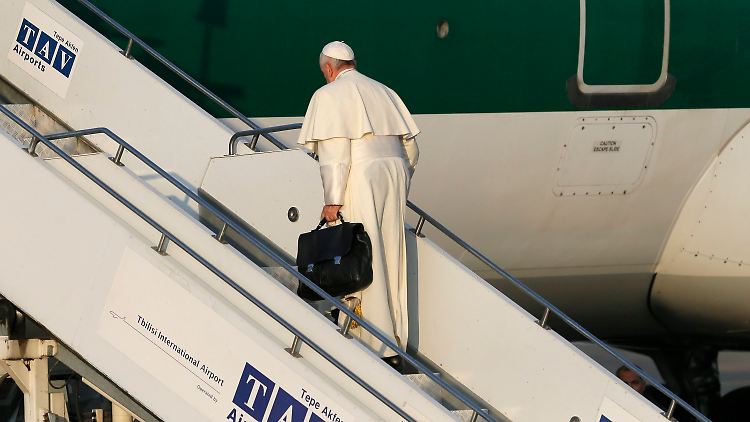 Schwierige Kaukasusreise: Papst Franziskus fliegt von Georgien nach Aserbaidschan.