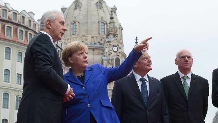 Tag der deutschen Einheit in der sächsischen Landeshauptstadt: Sachsens Ministerpräsident Stanislaw Tillich, Bundeskanzlerin Angela Merkel, Bundespräsident Joachim Gauck und Bundestagspräsident Norbert Lammert (v.l.).