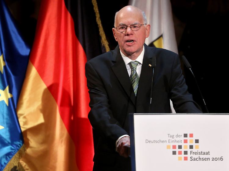 "Unsere Gesellschaft kann und will Möglichkeiten eröffnen, ein Leben in Frieden uns Freiheit zu führen": Bundestagspräsident Norbert Lammert bei seiner Rede in Dresden.