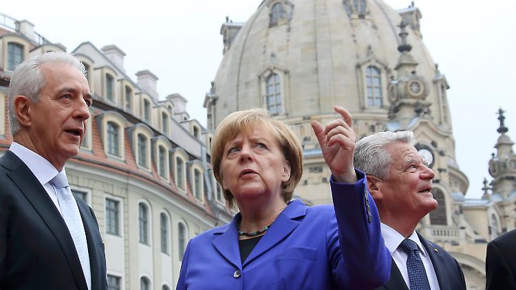 Sachsens Ministerpräsident, die Bundeskanzlerin und der Bundespräsident: Stanislaw Tillich, Angela Merkel und Joachim Gauck in Dresden.