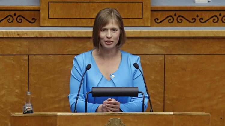 Estlands neue Staatspräsidentin: Kersti Kaljulaid spricht in der Riigikogu.