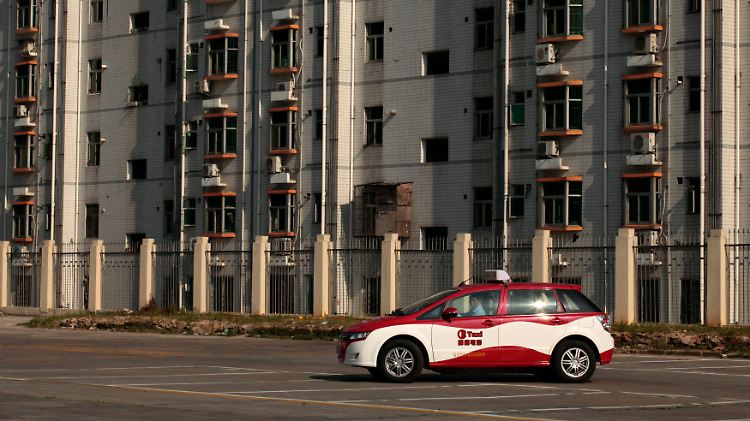 Der chinesische Hersteller von Elektroautos BYD (Build Your Dreams) verkauft mehr Elektroautos als Tesla. Hier ein Elektro-Taxi in Shenzhen.