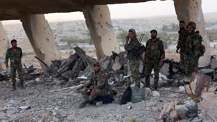Syrische Soldaten im Westen Aleppos