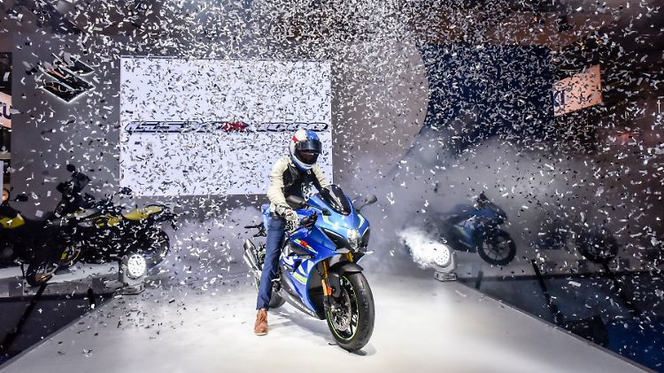 In Köln zeigt Suzuki sein Superbike GSX-R 1000 mit großem Tamtam.