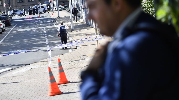 Eine weitere Polizeistreife kam den verletzten Beamten in Schaerbeek zu Hilfe.