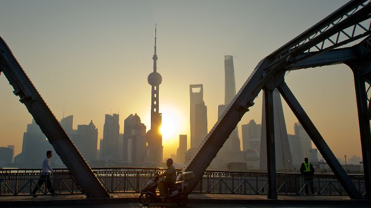 Ein "unkontrollierter Schuldenabbau" könnte vor allem in China zur Krise führen. 